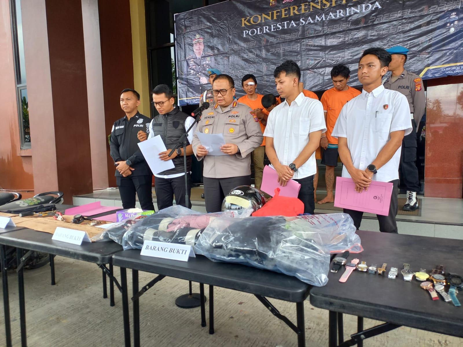 TERUS DIDALAMI: Mereka adalah Iwan alias Coleng, Dewa Ramadhan Amin, Usman Harianto, dan Asran, yang diburu polisi lantaran mencuri dengan modua congkel pintu atau jendela.