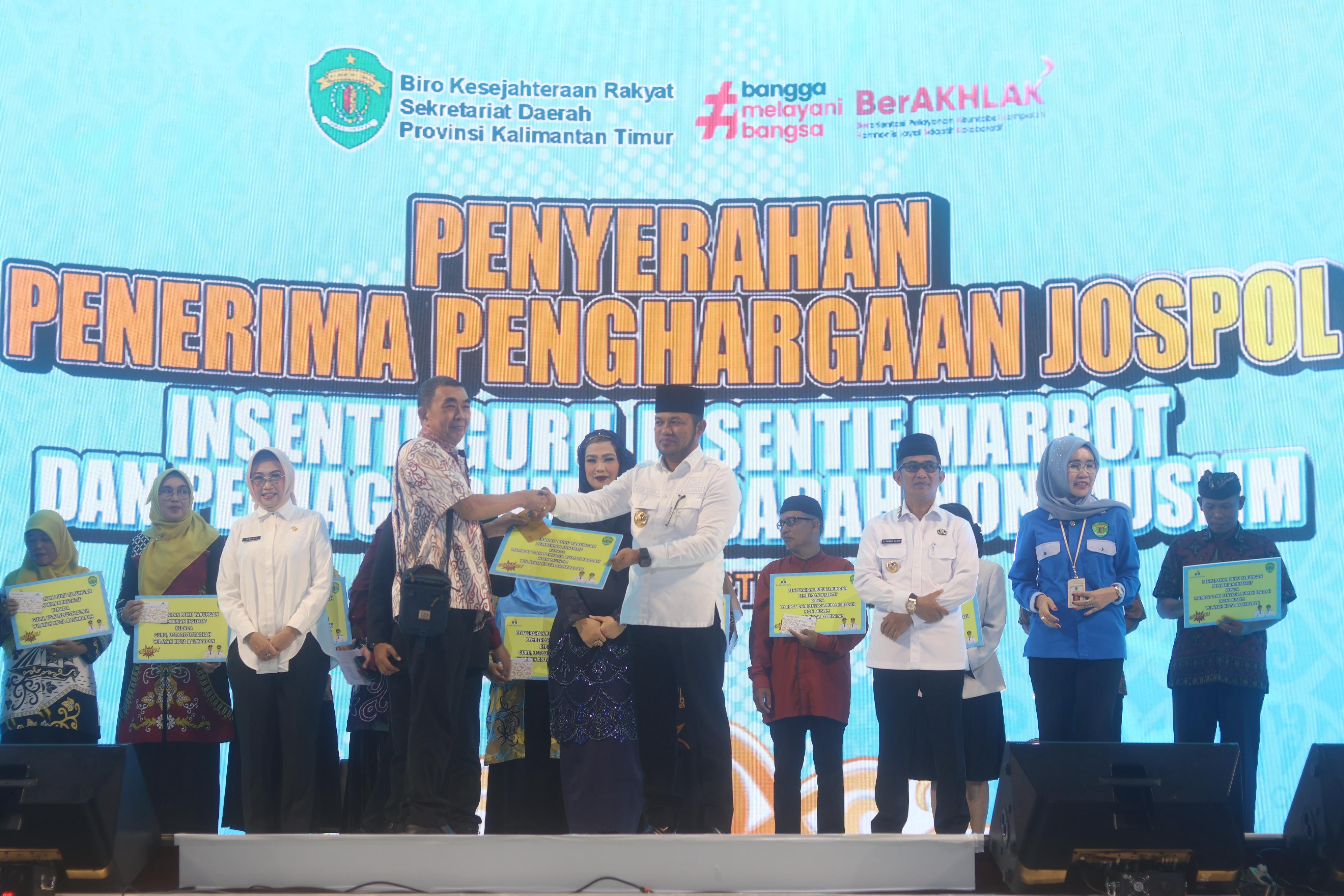 TEREALISASI: Guru, marbot, dan penjaga tempat ibadah nonmuslim di Balikpapan menerima insentif dalam program JosPol.