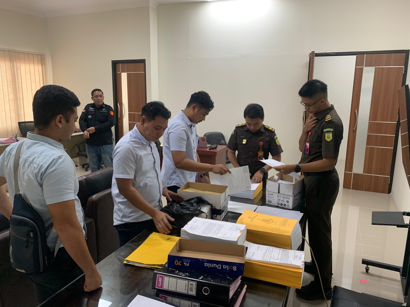 PELIMPAHAN: Polres PPU melimpahkan berkas perkara hasil penyidikan kasus rehabilitasi mangrove yang diduga merugikan keuangan negara Rp 1 miliar lebih ke Kejaksaan Negeri PPU.