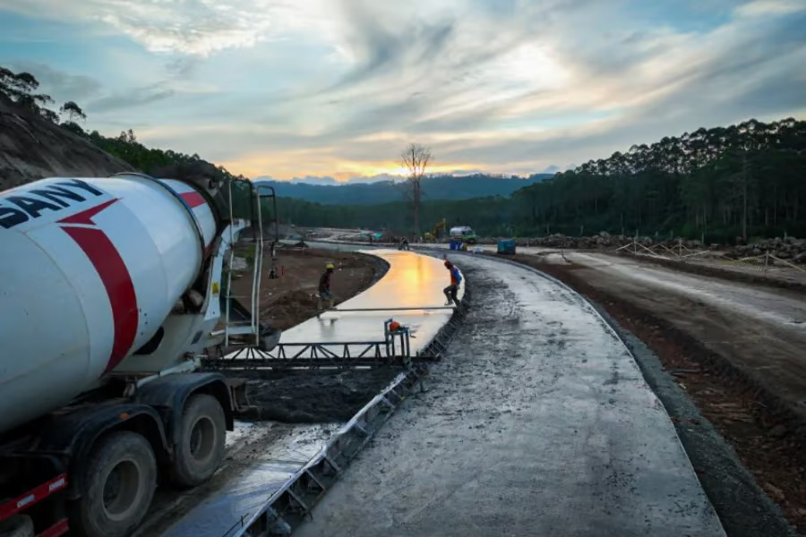 PERCEPAT: Jalan lingkar di Sepaku, PPU ini dipercepat perampungannya oleh kontraktor PT Brantas Abipraya untuk mempercepat mobilitas di IKN.