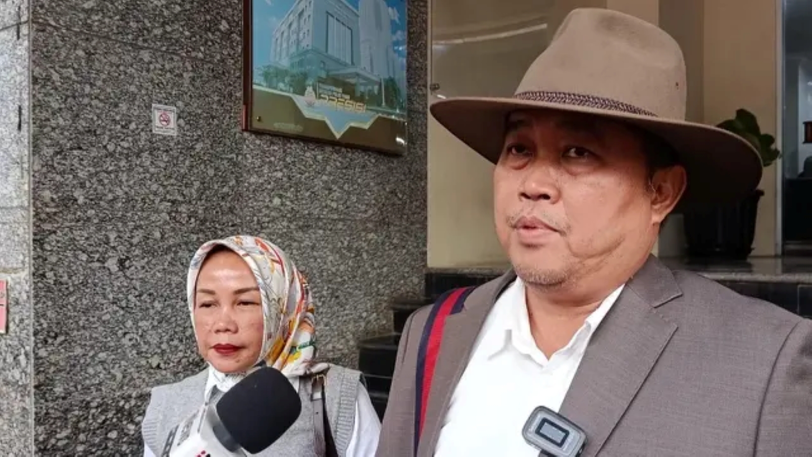 KUASA HUKUM: Boyamin Saiman, kuasa hukum keluarga korban kepala cabang BUMN.