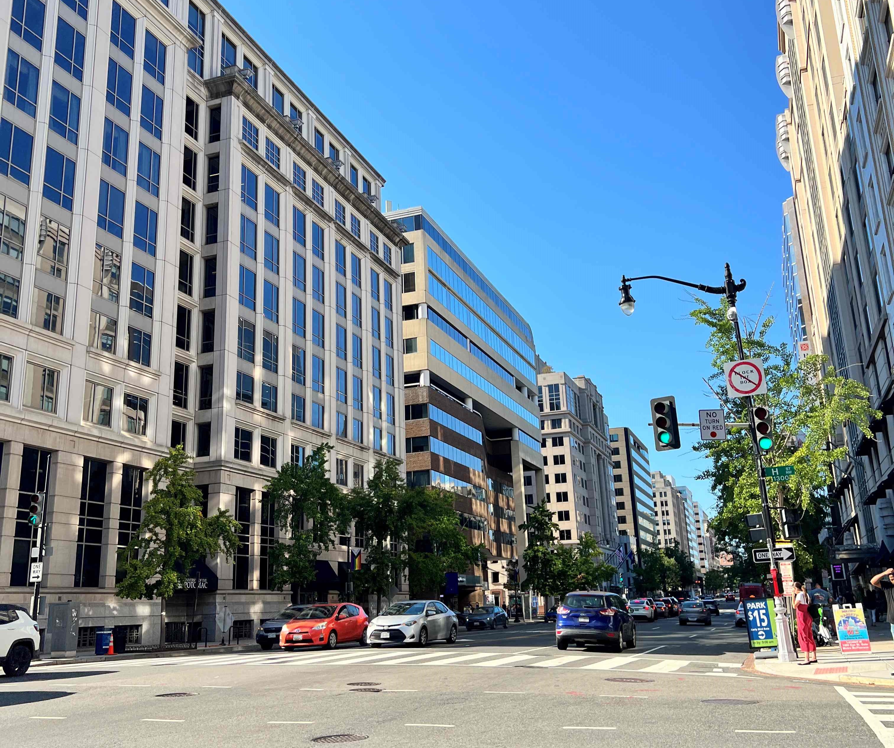 Salah satu sudut Kota Washington, DC yang nyaris tidak ada gedung pencakar langit. (FOTO ROMDANI/KP)
