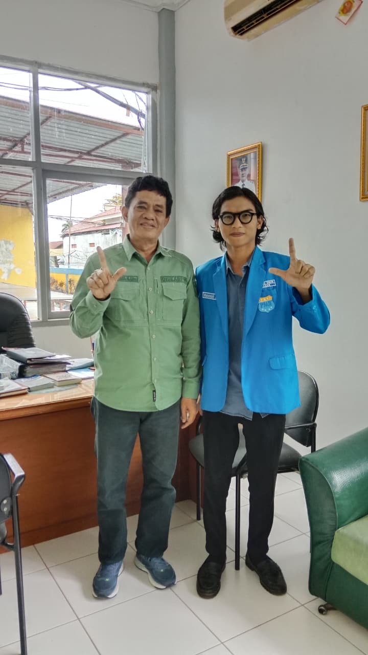 Ketua PMII Paser Yarahman bersama Kepala Diskarpus Paser Yusuf Sumako, Kamis (18/9/2025).