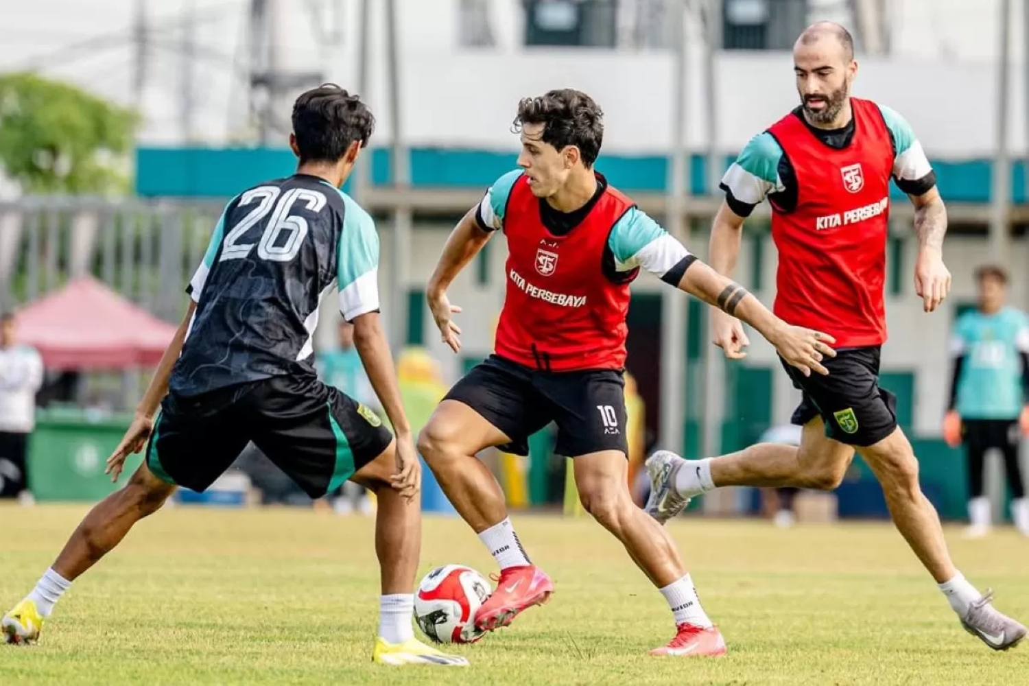 Persebaya Surabaya akan menjamu&nbsp;Semen Padang&nbsp;di laga pekan ke-6 Super League 2025/2026.