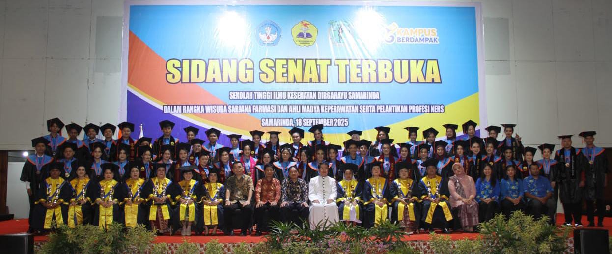 Seluruh lulusan dan civitas akademika Stikes Dirgahayu Samarinda bersuka cita dalam wisuda yang meriah.  &nbsp;