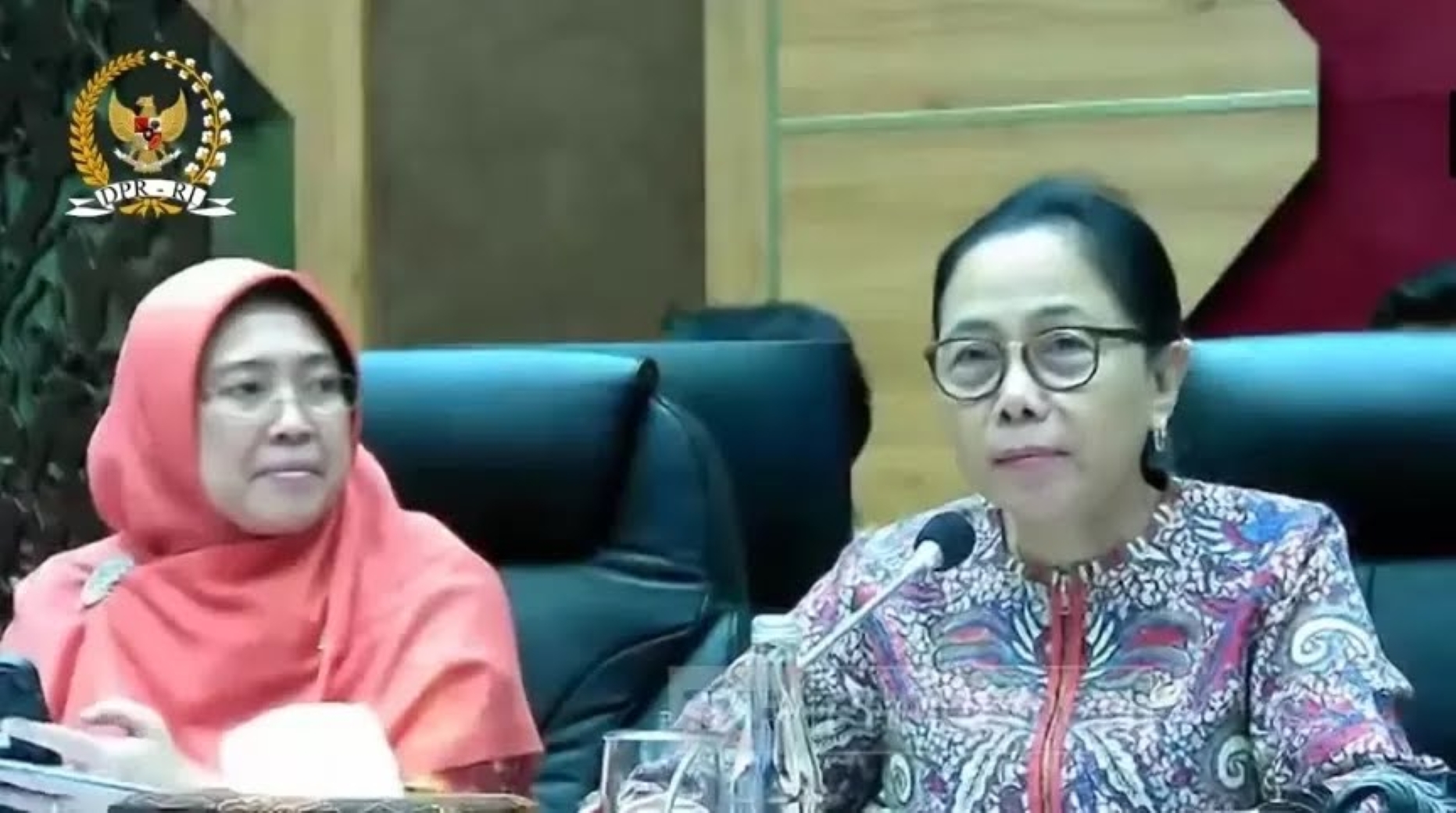 Wakil Ketua Komisi X DPR RI My Esti Wijayati (kanan).