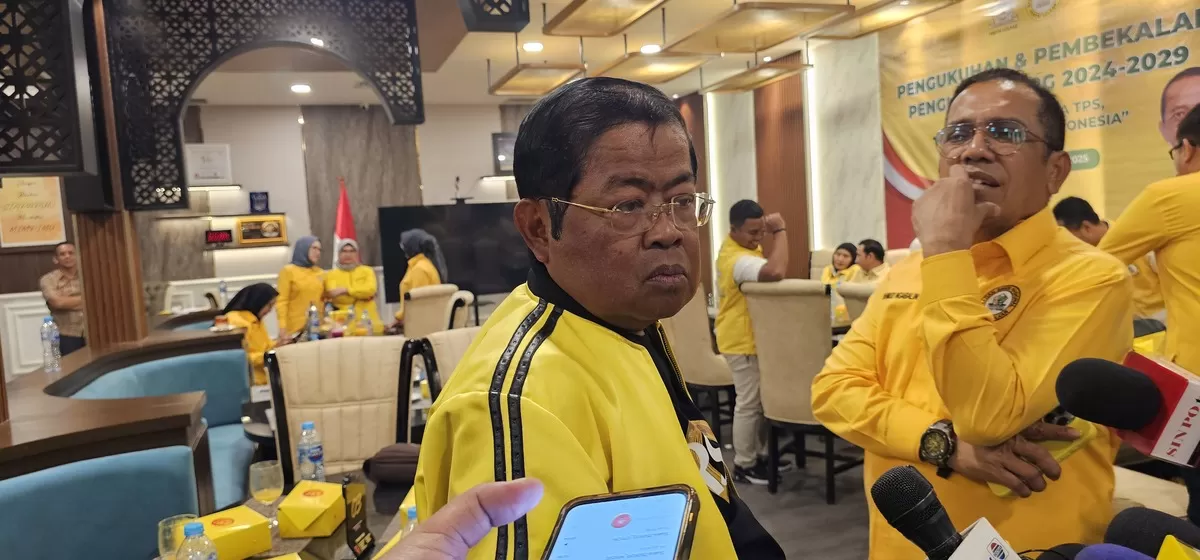 Wakil Ketua Umum Partai Golkar Idrus Marham (kiri).