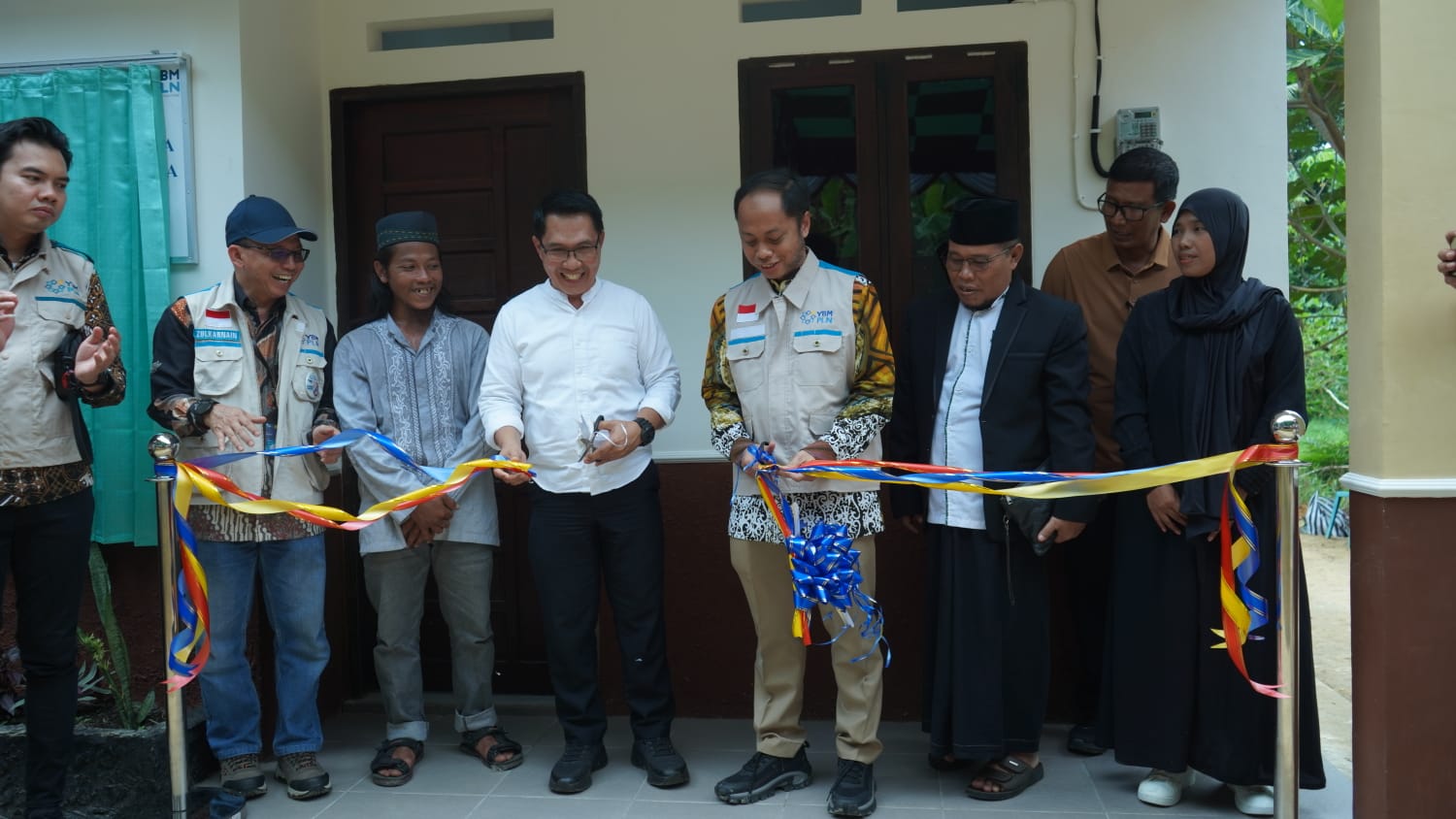 PEDULI: Manajemen PLN UID Kaltimra meresmikan kediaman Ali Imron, yang berada di Karang Joang, Balikpapan Utara, pada Jumat (19/9)
