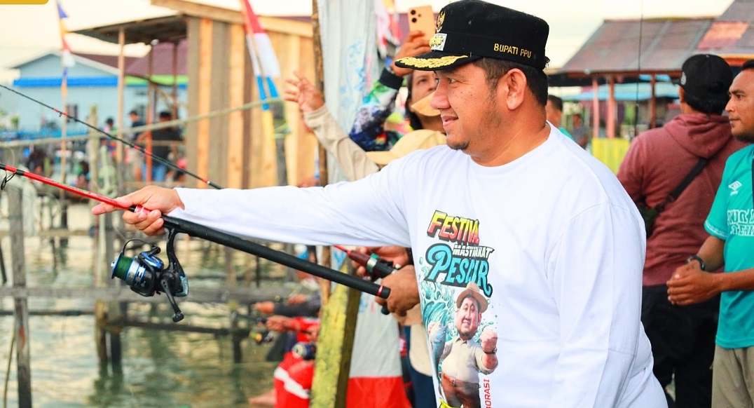 IKUT MANCING: Bupati PPU, Mudyat Noor, turut mengisi kegiatan Family Fishing Mania di Comar, Penajam, PPU, dan mendukung kegiatan ini masuk agenda tahunan.