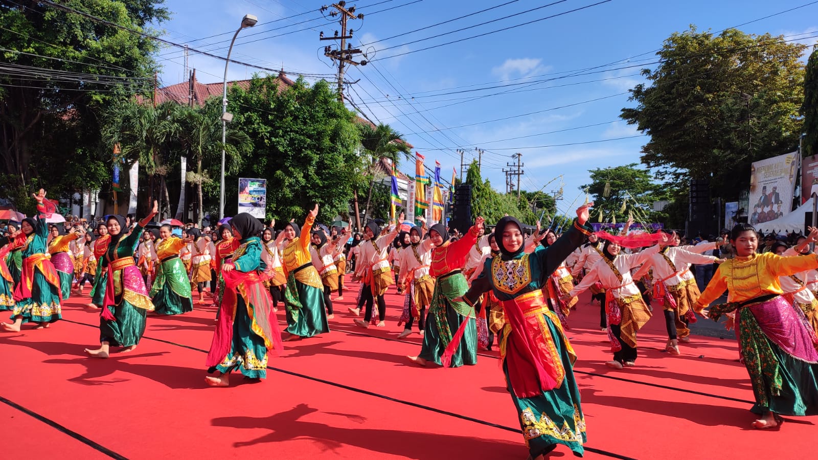 Ilustrasi penampilan salah satu tarian di Bontang City Carnival