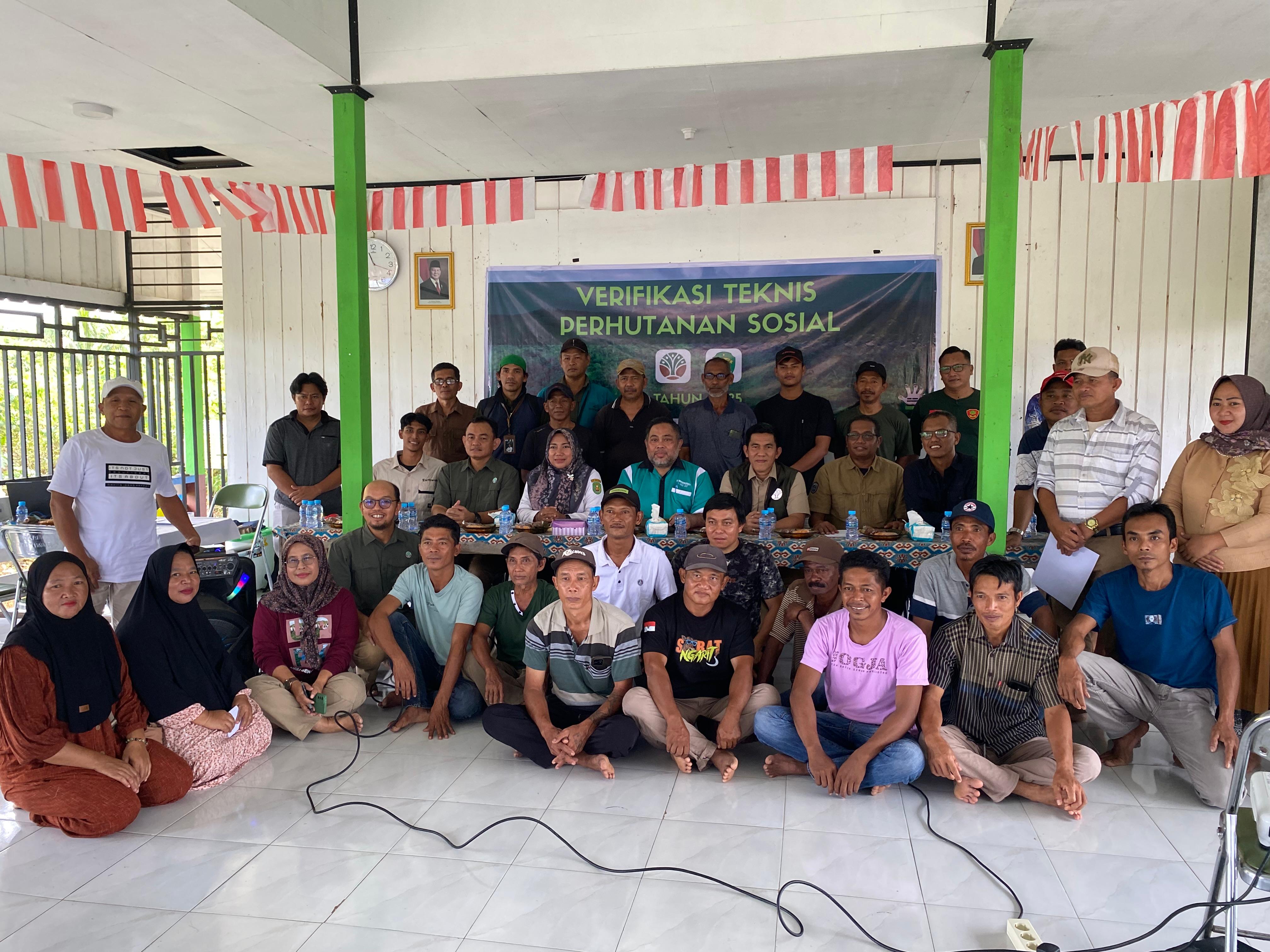 BABAK BARU: Verifikasi Teknis Perhutanan Sosial pada 3&ndash;4 September 2025. Kini warga Desa Tepian Makmur, Kecamatan Rantau Pulung, Kutim, dapat hak kelola hutan, semisal untuk budidaya tanaman ekonomis.