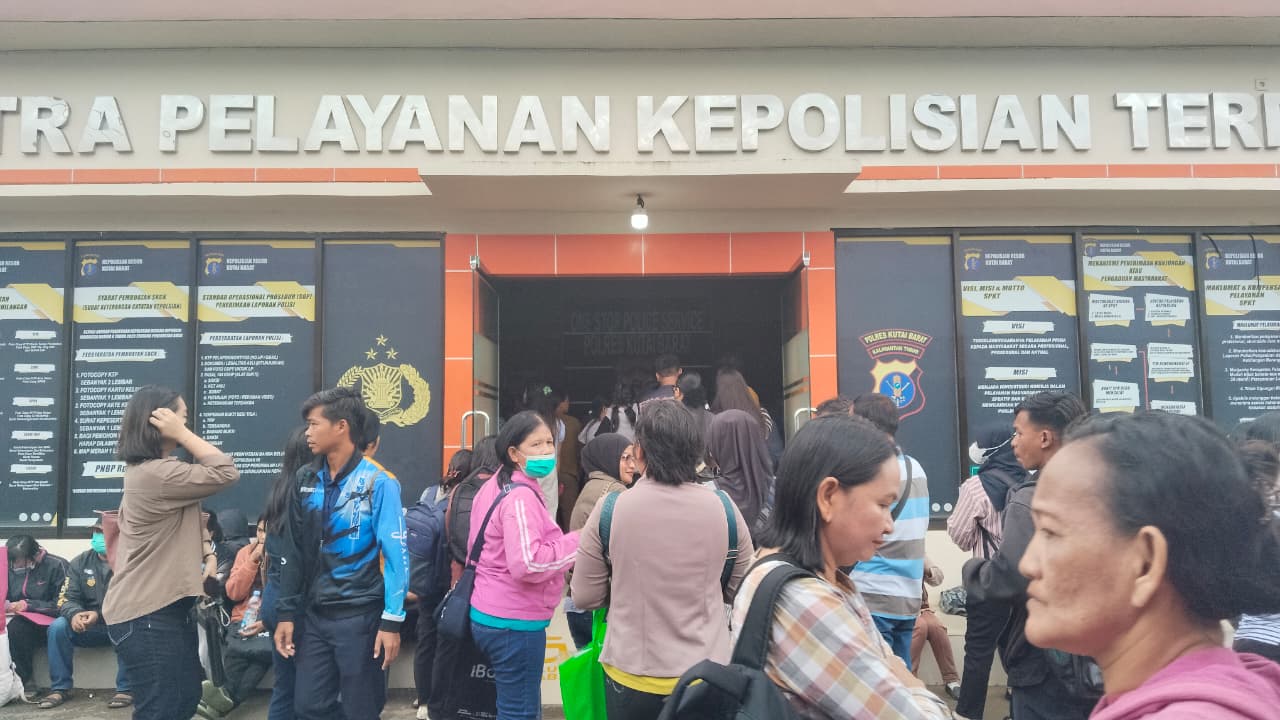 Calon PPPK Paruh Waktu Mengurus Berkas SKCK di Polres Kubar