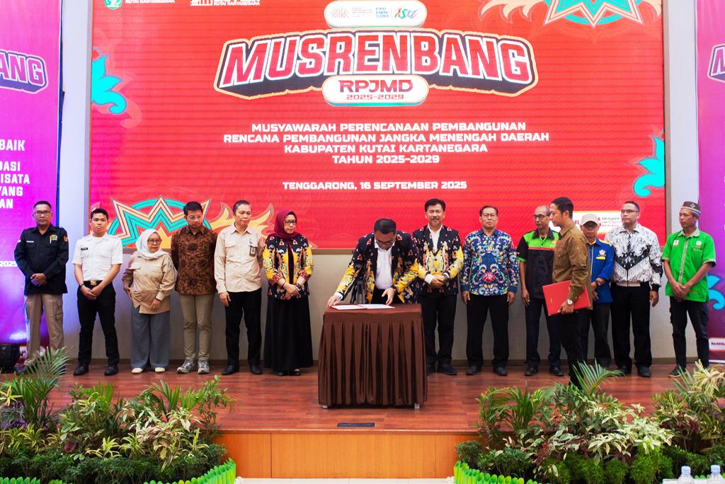 Bupati Kukar Aulia Rahman Basri saat membuka Musrenbang Penyusunan RPJMD Kukar 2025-2029.
