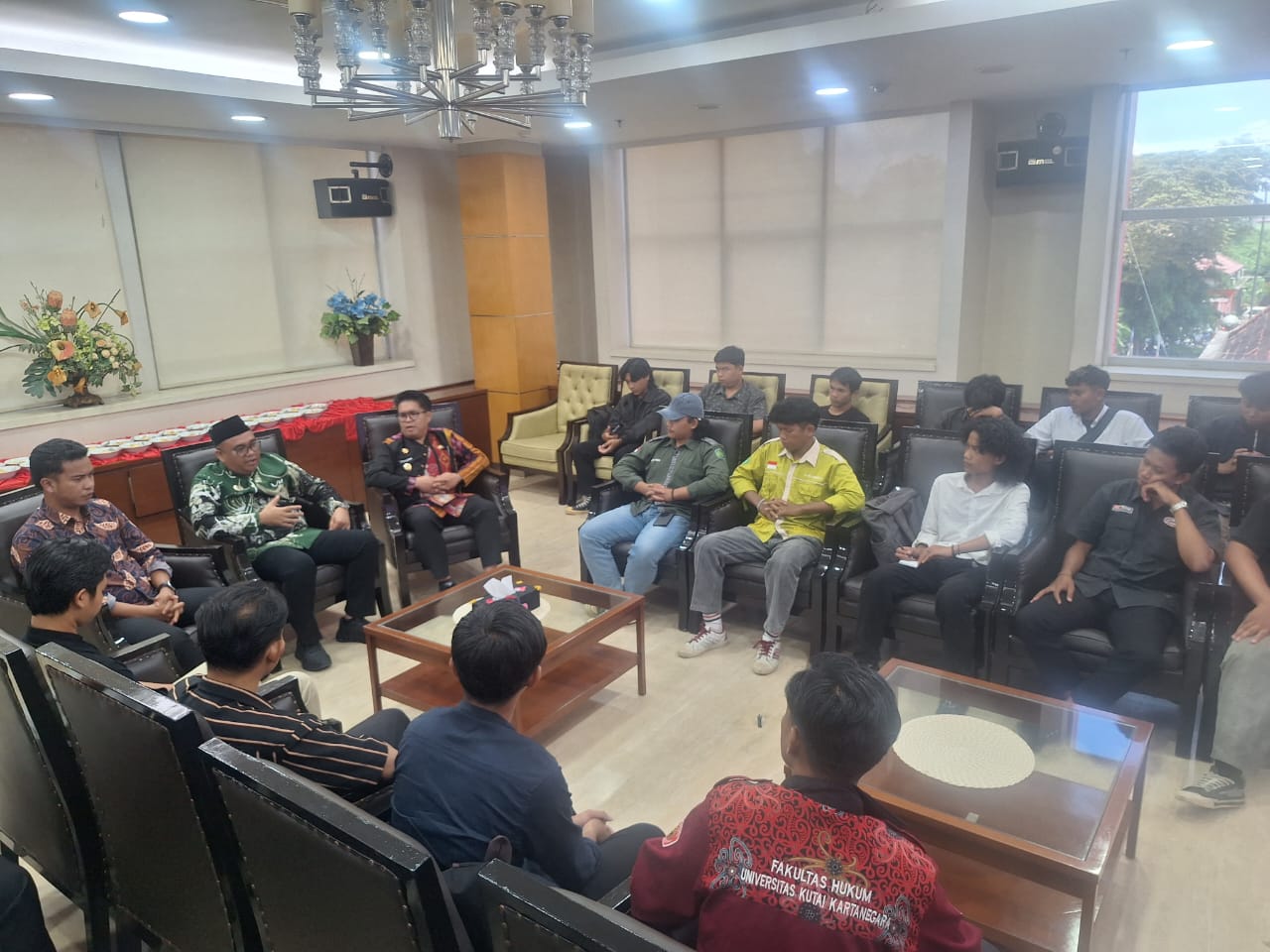 Bupati Kukar Aulia Rahman Basri dan Wakil Bupati, Rendi Solihin menerima audiensi BEM Unikarta kemarin.  &nbsp;