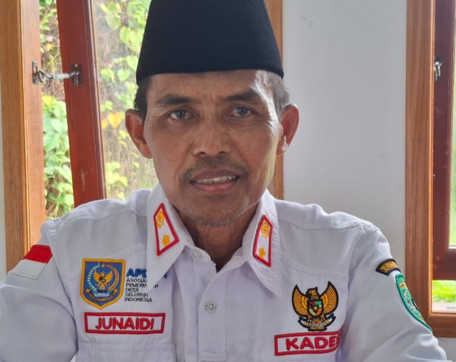 Kepala Desa Genting Tanah, Junaidi.