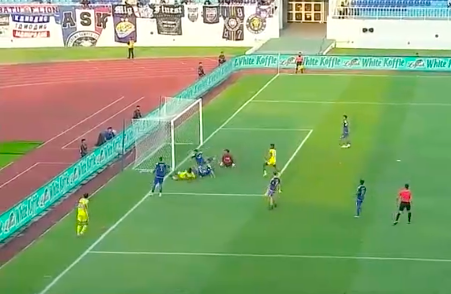 Arema vs Persib Bandung 1-1 sementara di babak 2.