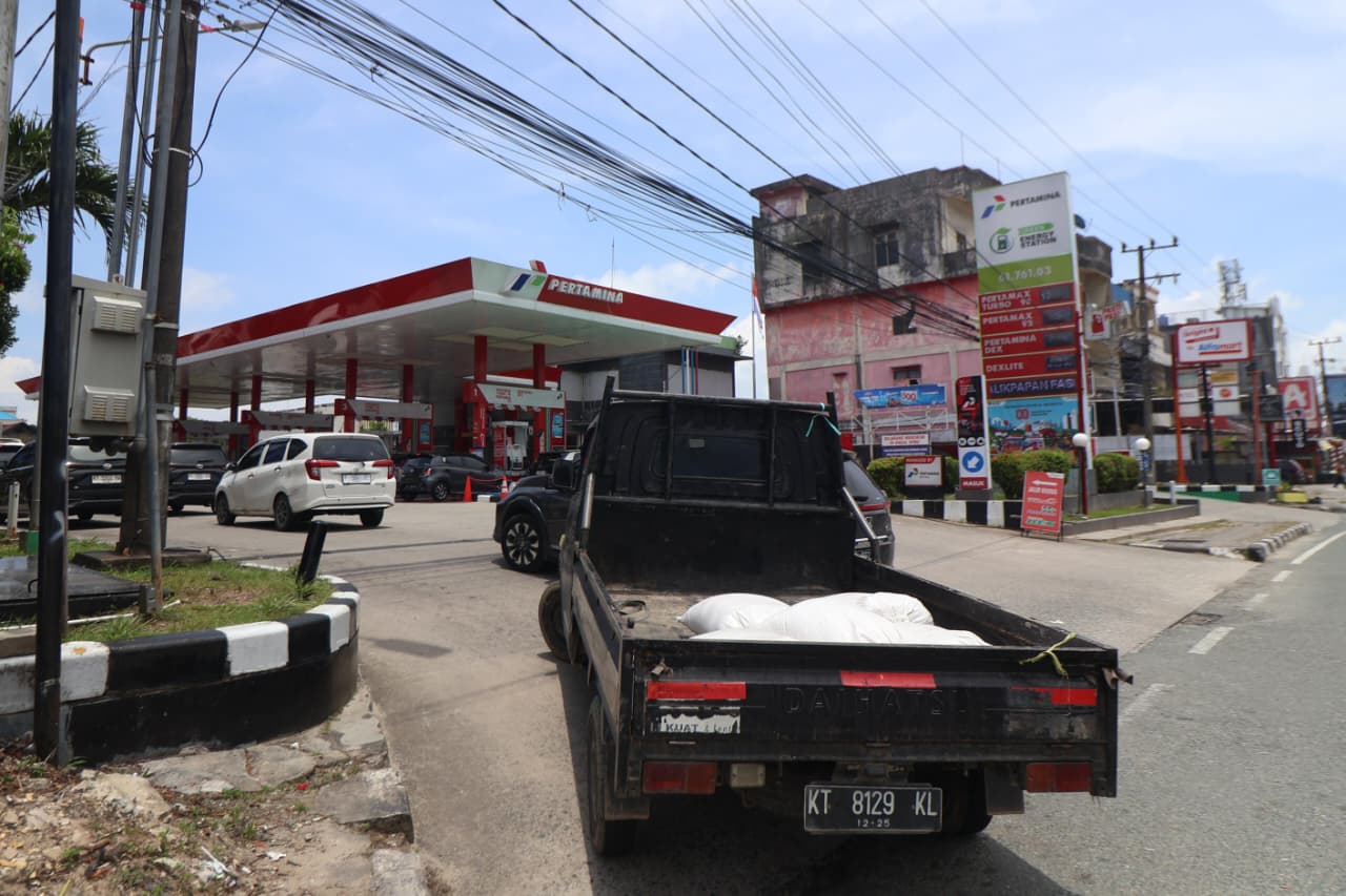 PERSOALAN: Pembelian BBM subsidi masih menjadi biang kerok kemacetan lalu lintas di wilayah perkotaan Balikpapan.