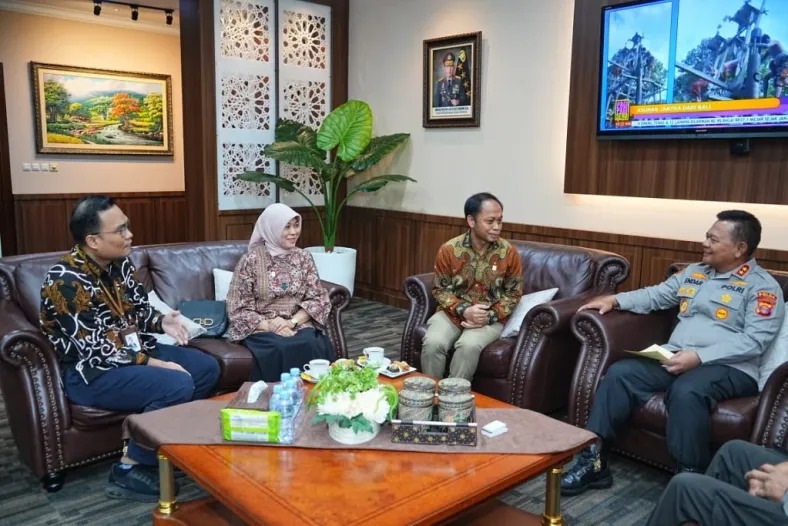 SINERGI: Rombongan PT PLN Group Kaltimra kunjungan sinergi bersama Kapolda Kaltim Irjen Endar Priantoro.