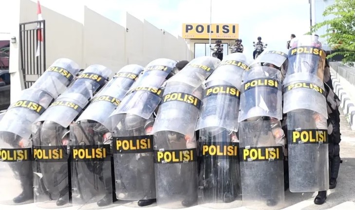 PENGAMANAN: Personel Samapta Polda Kaltim Polres Berau latihan kemampuan Alarm Stelling untuk mengantisipasi situasi darurat serta gangguan kamtibmas.