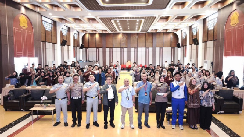 AGENDA RUTIN: Astra Motor Kaltim 1 kembali menyambangi berbagai kampus di Balikpapan untuk mengampanyekan safety riding.