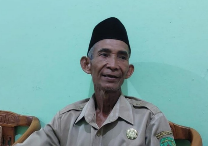 Kepala Desa Ponoragan, Sarmin.  &nbsp;
