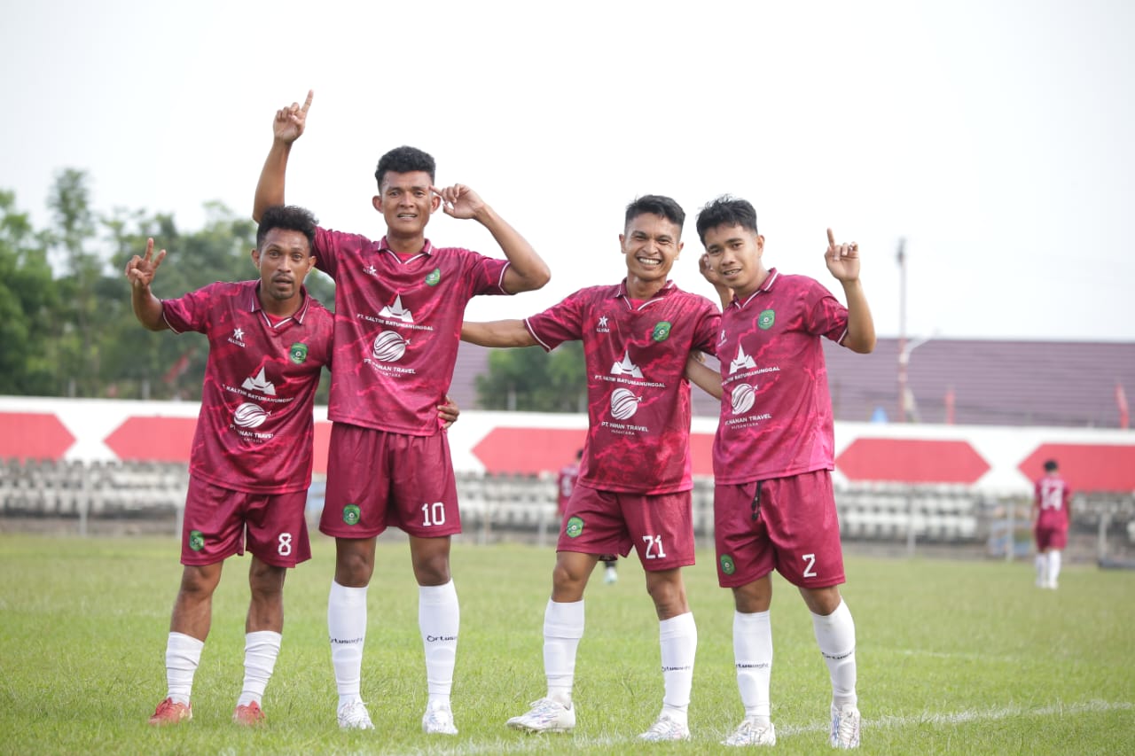 MELAJU KE SEMIFINAL: Pemain Loa Janan melakukan selebrasi setelah mencetak gol ke gawang Marangkayu di babak delapan besar.
