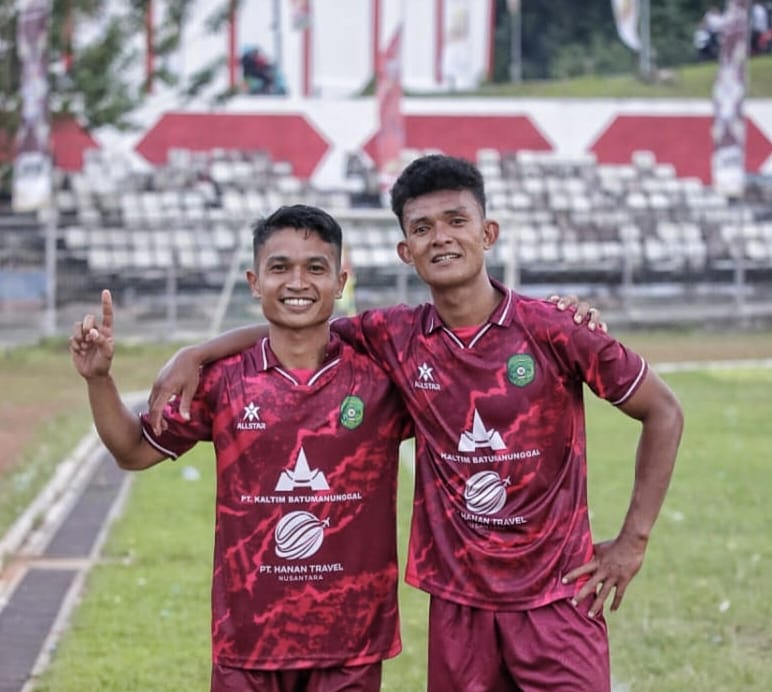 BERKONTRIBUSI: Dua prajurit Yonif 611 Awang Long, Pratu Ardiansyah Suardi (kiri) dan Praka Candra Konore menjadi bagian penting dari tim Loa Janan di Bupati Cup 2025.  &nbsp;