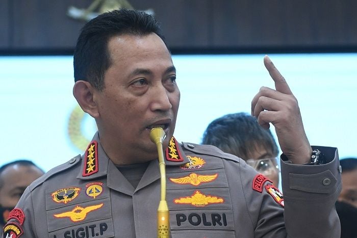 Kapolri Jenderal Listyo Sigit Prabowo merombak besar-besaran jajaran perwira tinggi Polri.