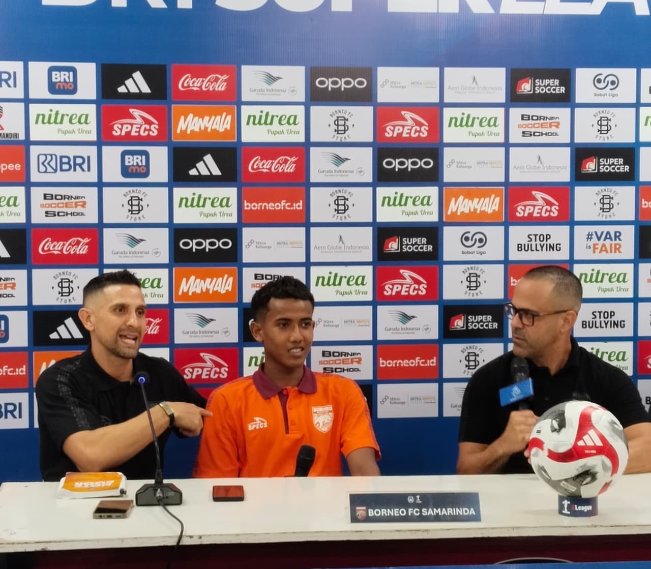Pemain muda Borneo FC, Dika Adi, debut di usia 17 tahun lawan Persis Solo. Fabio Lefundes beri pesan tegas.