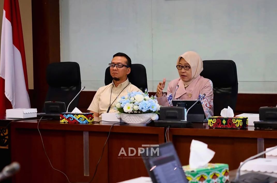 Sekprov Sri Wahyuni memimpin exit meeting dengan BPK RI perwakilan Kaltim, Kamis (25/9/2025). (PEMPROV KALTIM)