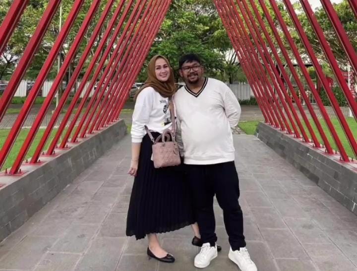 Komedian Bedu dan Irma Kartika.
