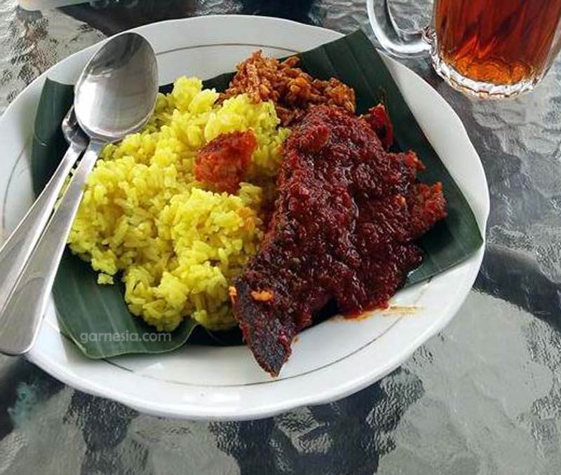 Nasi kuning iwak haruan khas Samarinda.