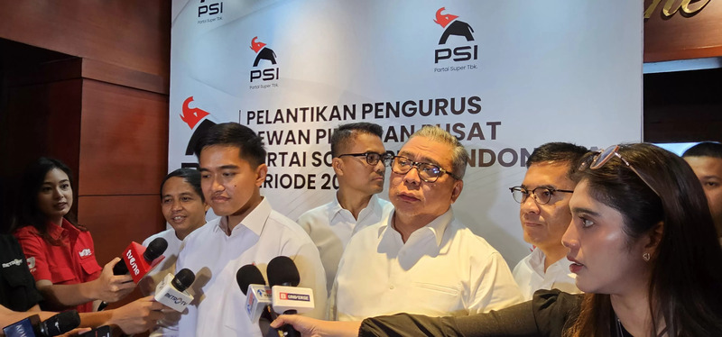 Ahmad Ali, ketua harian PSI meminta Presiden Prabowo Subianto untuk segera mengakhiri polemik mengenai ijazah Presiden ke-7 RI Joko Widodo.
