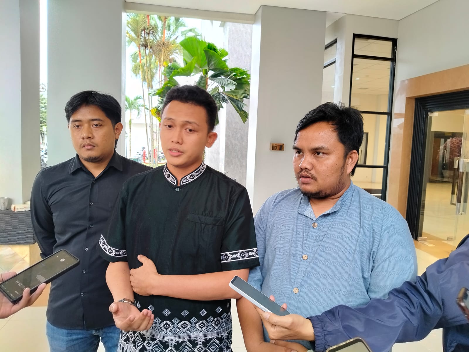 Perwakilan tenaga bakti rimbawan, Andika Kurniawan (tengah). (Bayu/KP)