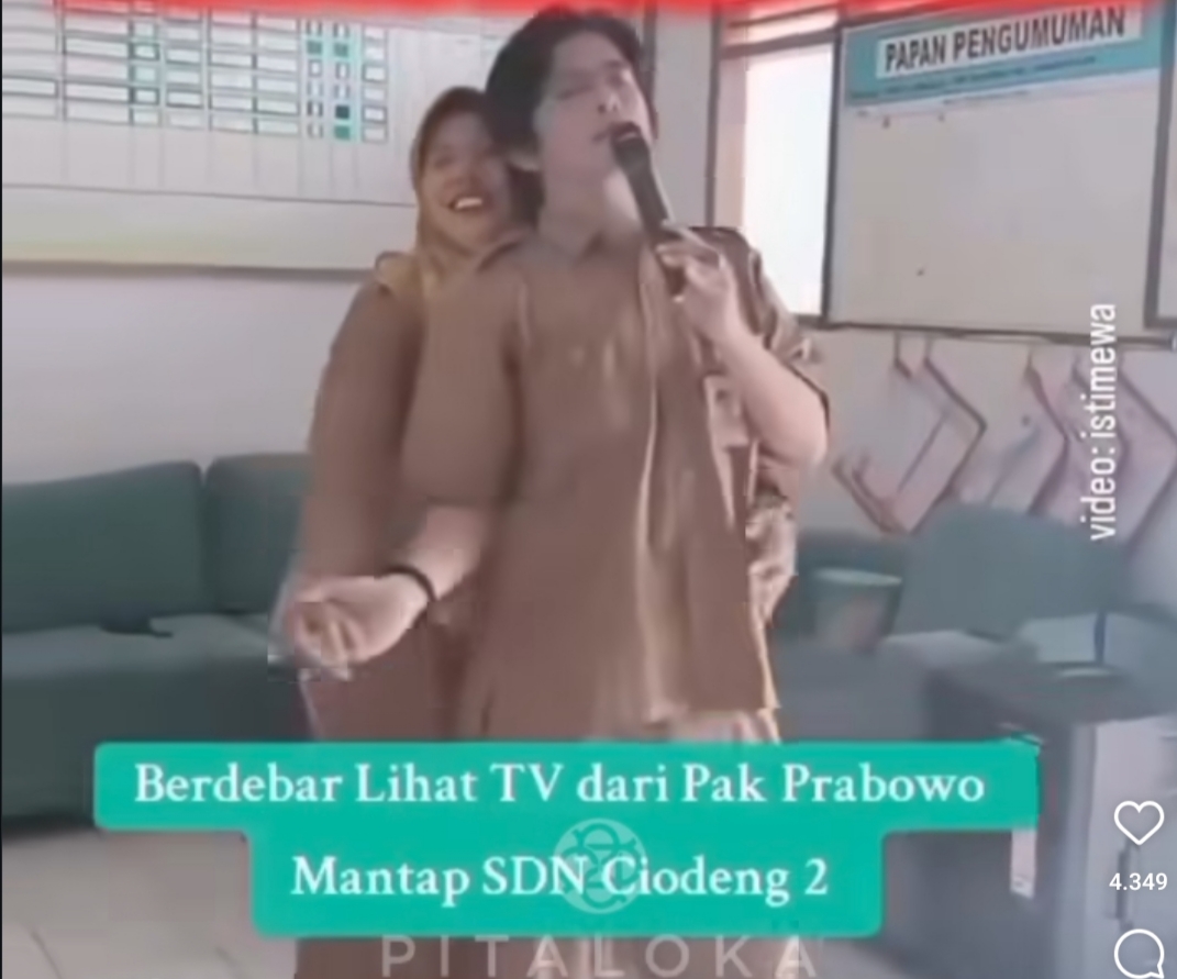 Tangkapan layar video viral memperlihatkan kepala sekolah dan seorang guru SDN 2 Ciodeng sedang berkaraoke menggunakan smart TV bantuan Presiden Prabowo Subianto. (Instagram Rieke Diah Pitaloka)