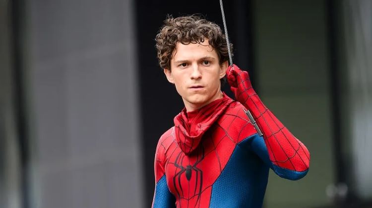 Tom Holland alami gegar otak ringan saat syuting Spider-Man: Brand New Day, ia ungkap kondisi terbarunya lewat Instagram.