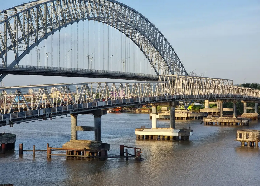 Potret Sungai Mahakam dari sisi Jembatan Mahakam IV di Kota Samarinda Kalimantan Timur.