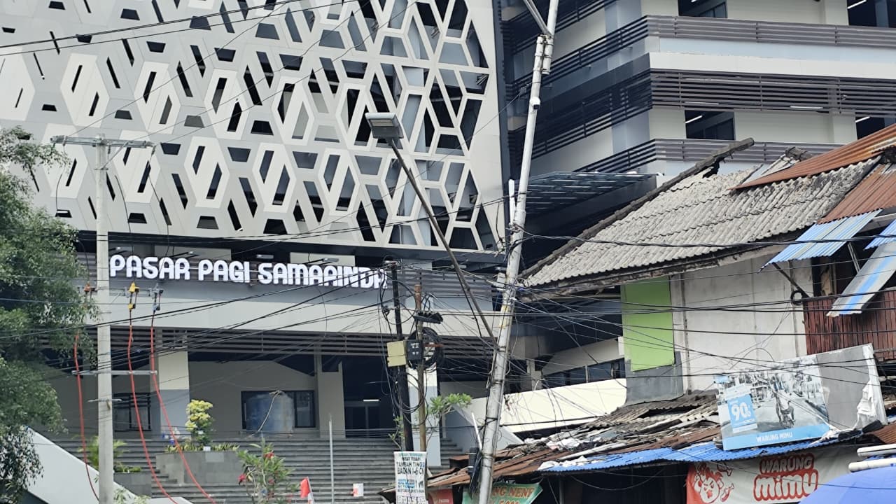 MENUNGGU: Bangunan pasar Pagi saat ini masih tahap penyelesaian akhir pembangunan. Dinas Perdagangan berencana mengundi lapak para pedagang yang saat ini masih berjualan di beberapa titik relokasi.