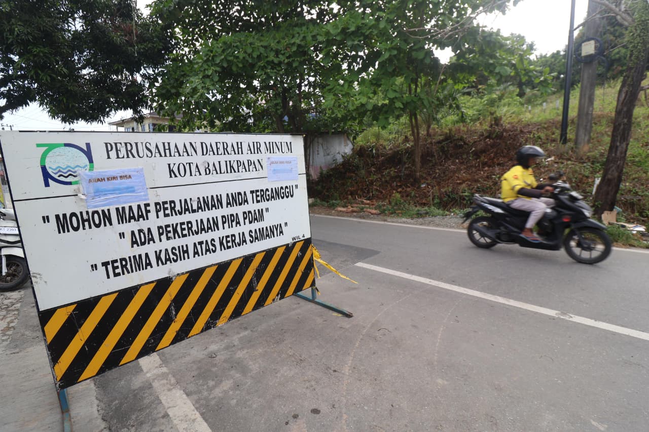 Kondisi terkini pipa PTMB yang berada di Jalan Agung Tunggal. (ANGGIPRADITHA/KP)