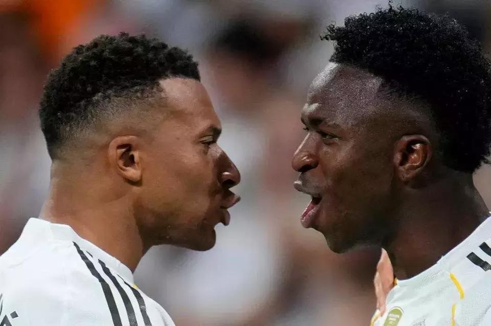 Dua gol Vinicius Jr dan Kylian Mbappe mengantarkan Real Madrid menang 3-1 atas Villarreal.