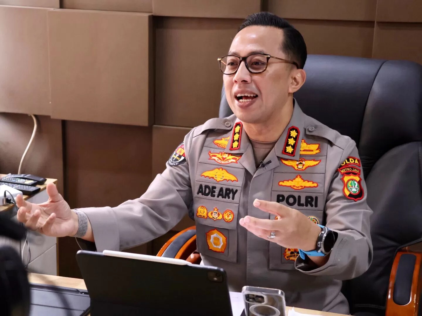 Ade Ary Syam Indradi.