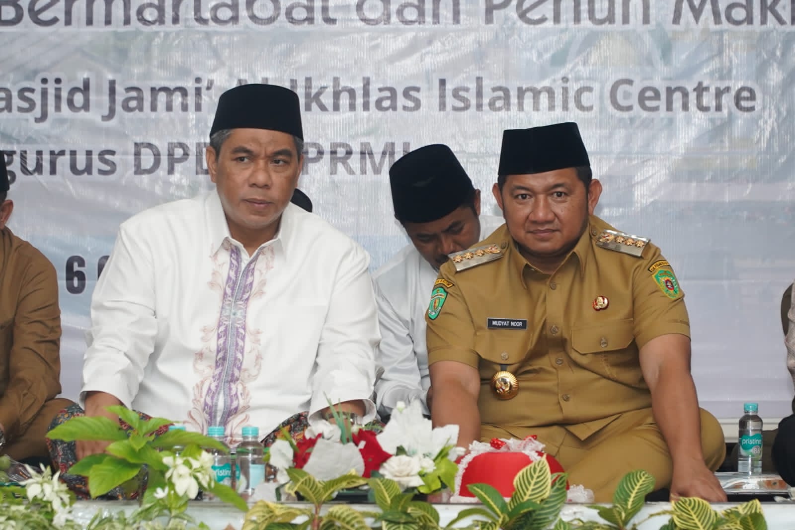 Mudyat Noor bersama KH Zulfa Mustofa.