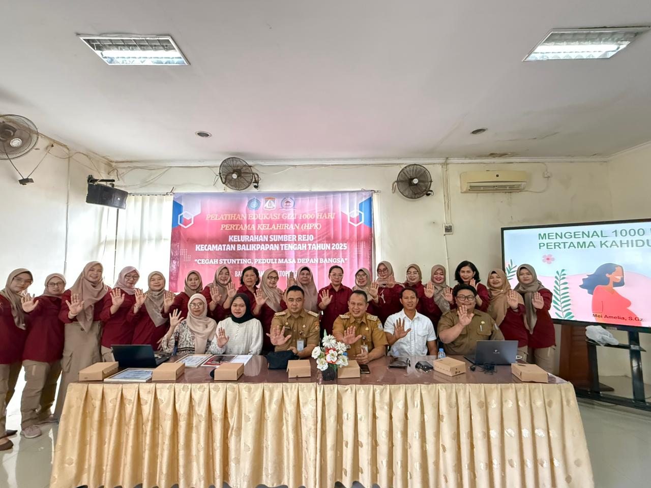 Camat Balikpapan Tengah, LPM dan Kelurahan Sumber Rejo, dan para kader antusias mengikuti pelatihan Edukasi Gizi 1.000 Hari Pertama Kelahiran.
