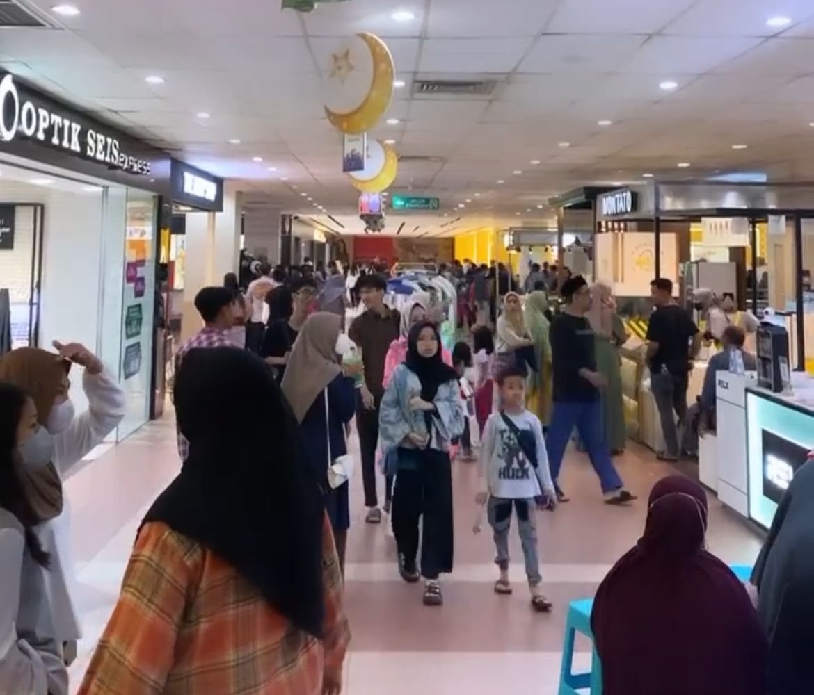 KUNJUNGAN STABIL: Masyarakat antusias menikmati suasana yang nyaman saat berbelanja di Samarinda Central Plaza.&nbsp;