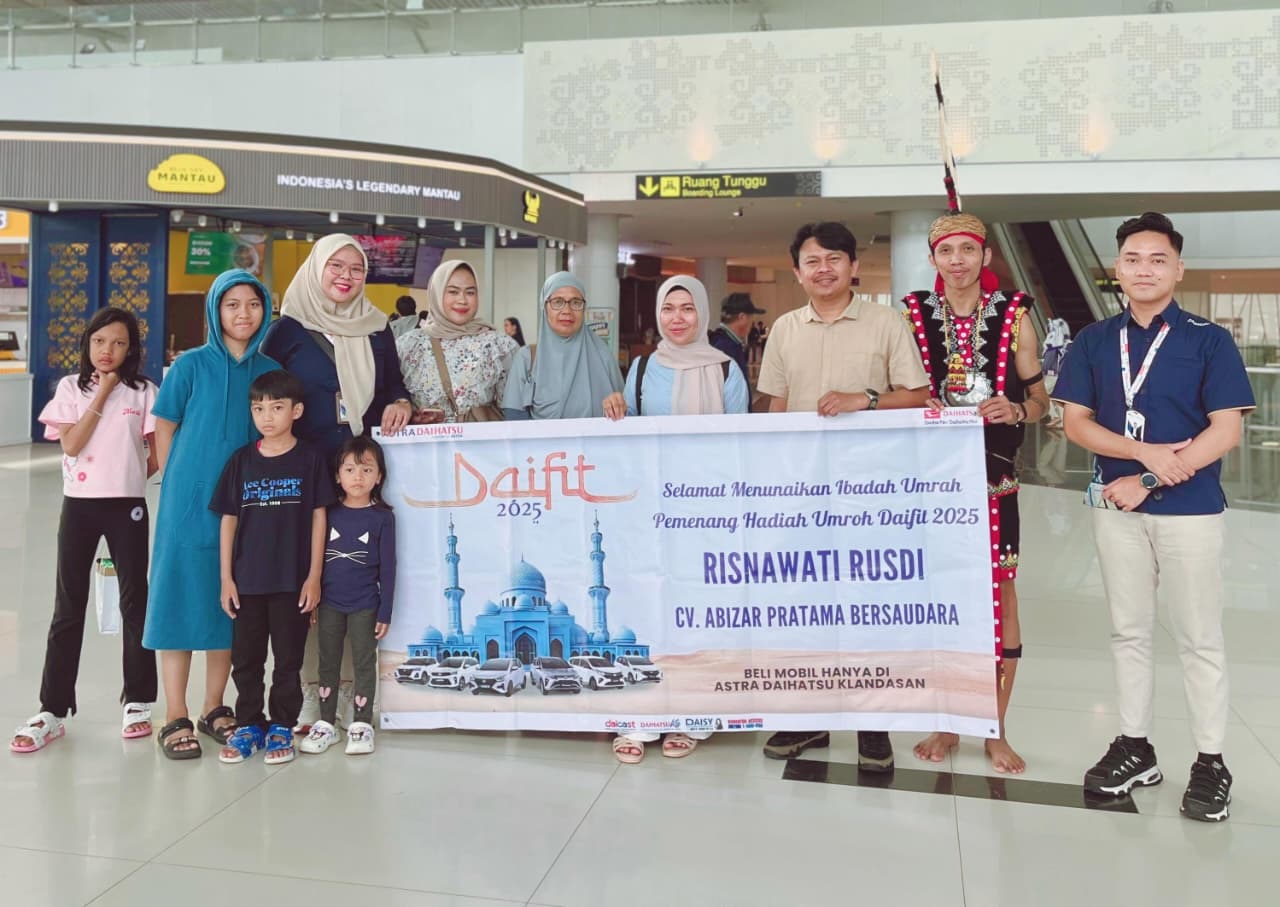 APRESIASI: Risnawati, pelanggan Astra Daihatsu Balikpapan berhak memperoleh paket umrah gratis lewat Program Daifit 2025 dari Astra Daihatsu.