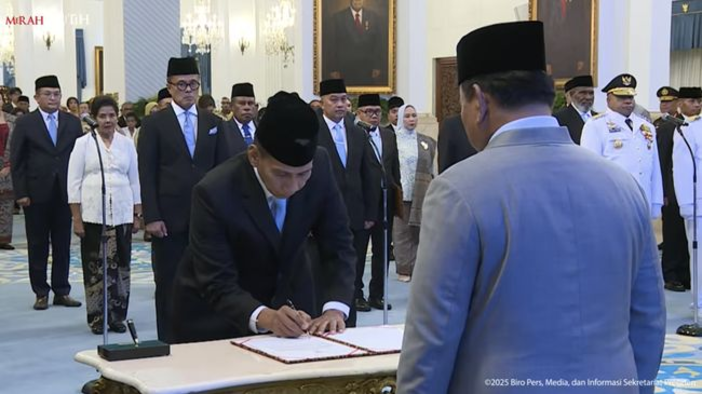 Presiden Prabowo Lantik Akhmad Wiyagus Jadi Wamendagri.