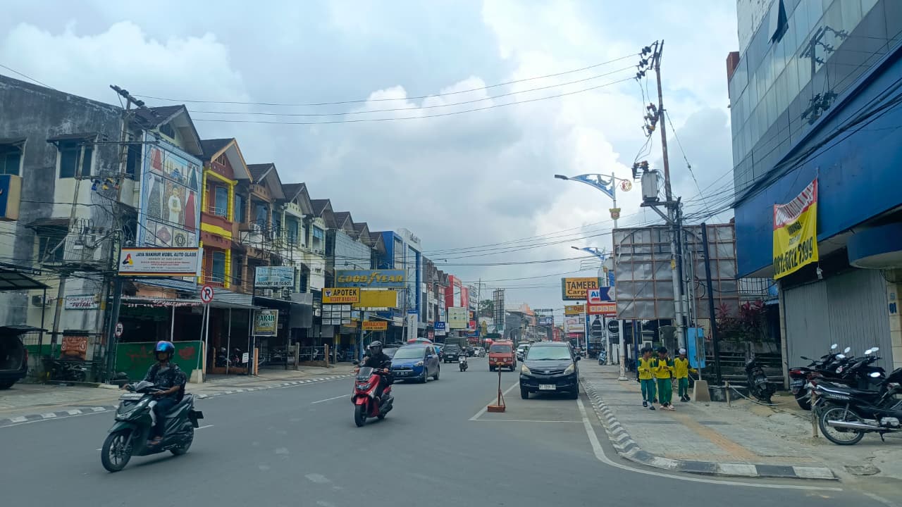 KESEPAKATAN: Kawasan Jalan Abul Hasan menjadi sorotan dalam pembahasan lanjutan penerapan sistem satu arah (SSA) oleh DPRD bersama Dinas Perhubungan untuk mencari solusi parkir dan menata lalu lintas.