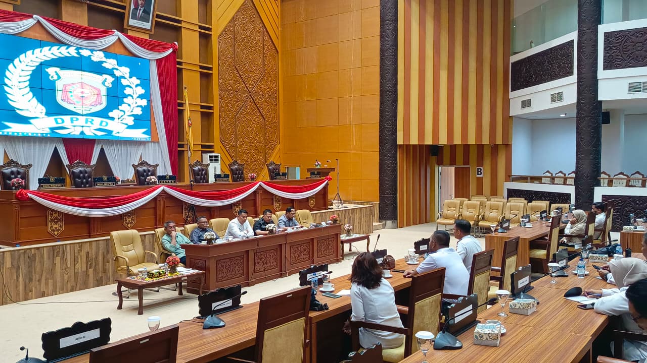 PROGRES: Komisi III DPRD Samarinda bersama DLH membahas pembangunan insinerator untuk tekan timbunan sampah.
