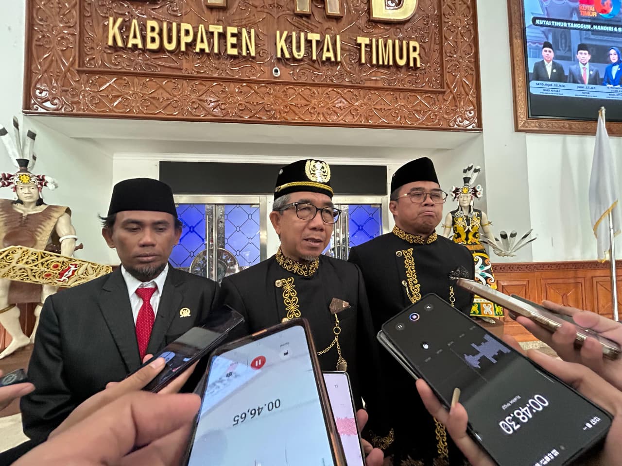 Bupati Kutai Timur, Ardiansyah Sulaiman (tengah). (JUFRIADI/KP)