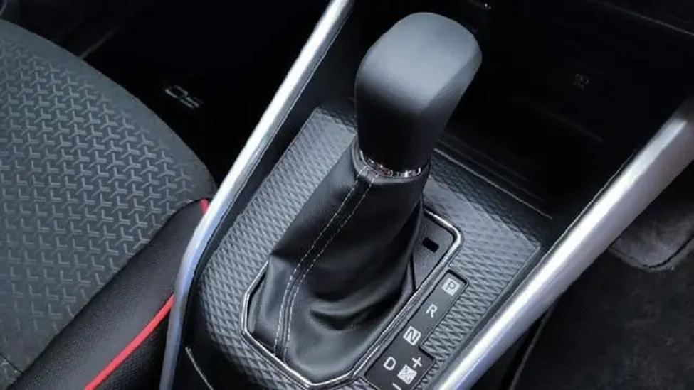 MODE L: Saat kendaraan berada di tanjakan lebih baik mobil matic memakai mode L.